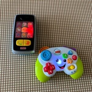 Fisher-Price Laugh & Learn Game & Learn Controller + Laugh & Learn Smart Phone